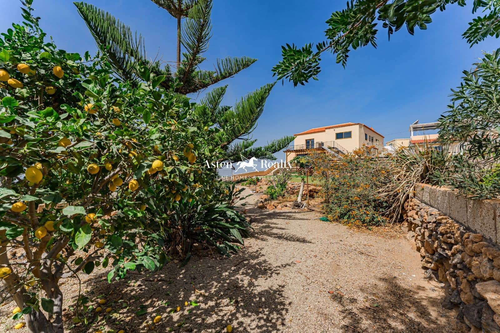 6 slaapkamer Villa te koop in San Miguel de Abona met zwembad garage - € 860.000 (Ref: 8897318)