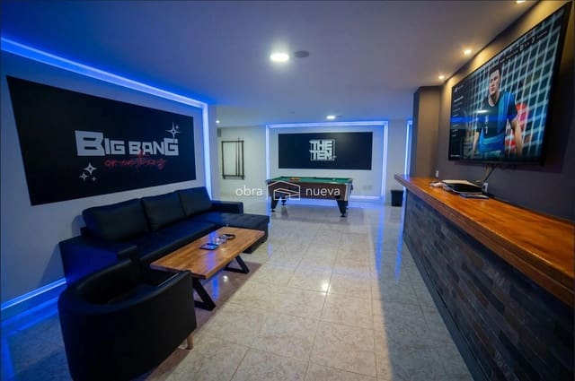 Virksomhed til salg i Playa del Duque, Adeje - € 1.400.000 (Ref: 8901411)