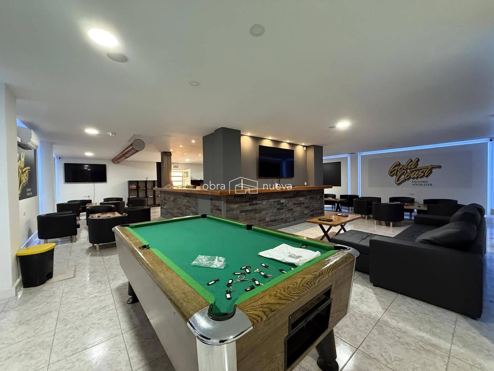 Virksomhed til salg i Playa del Duque - € 1.400.000 (Ref: 8901411)