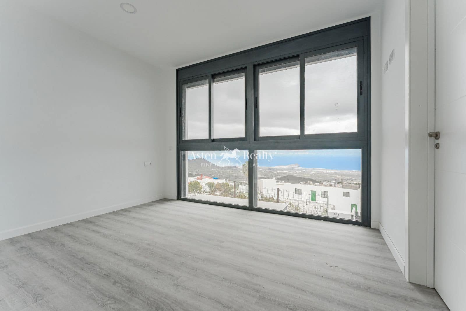 3 soveværelse Villa til salg i San Miguel de Abona med garage - € 420.000 (Ref: 8912188)