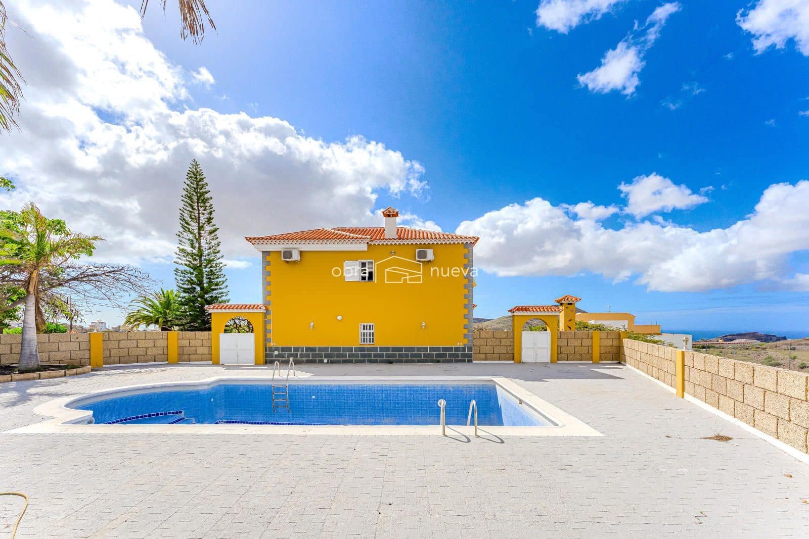 4 soveværelse Byhus til salg i San Miguel de Abona med swimmingpool garage - € 1.280.000 (Ref: 8917469)