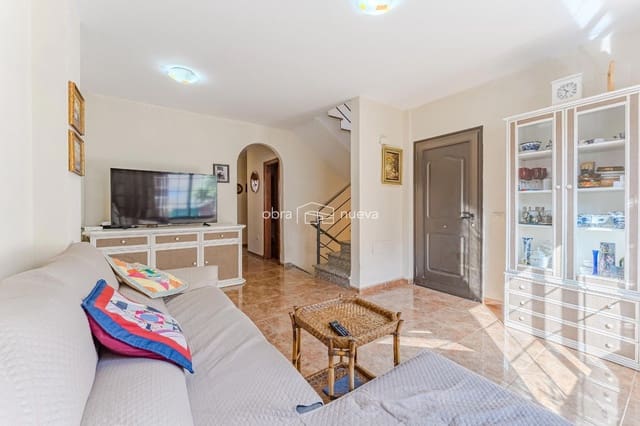 3 slaapkamer Huis te koop in El Medano, Granadilla de Abona met garage - € 455.000 (Ref: 8918409)