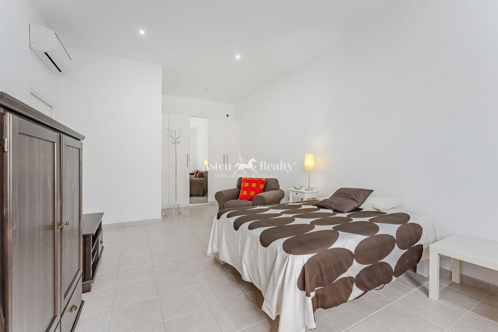 5 bedroom Townhouse for sale in Los Cristianos with pool garage - € 1,700,000 (Ref: 8940816)