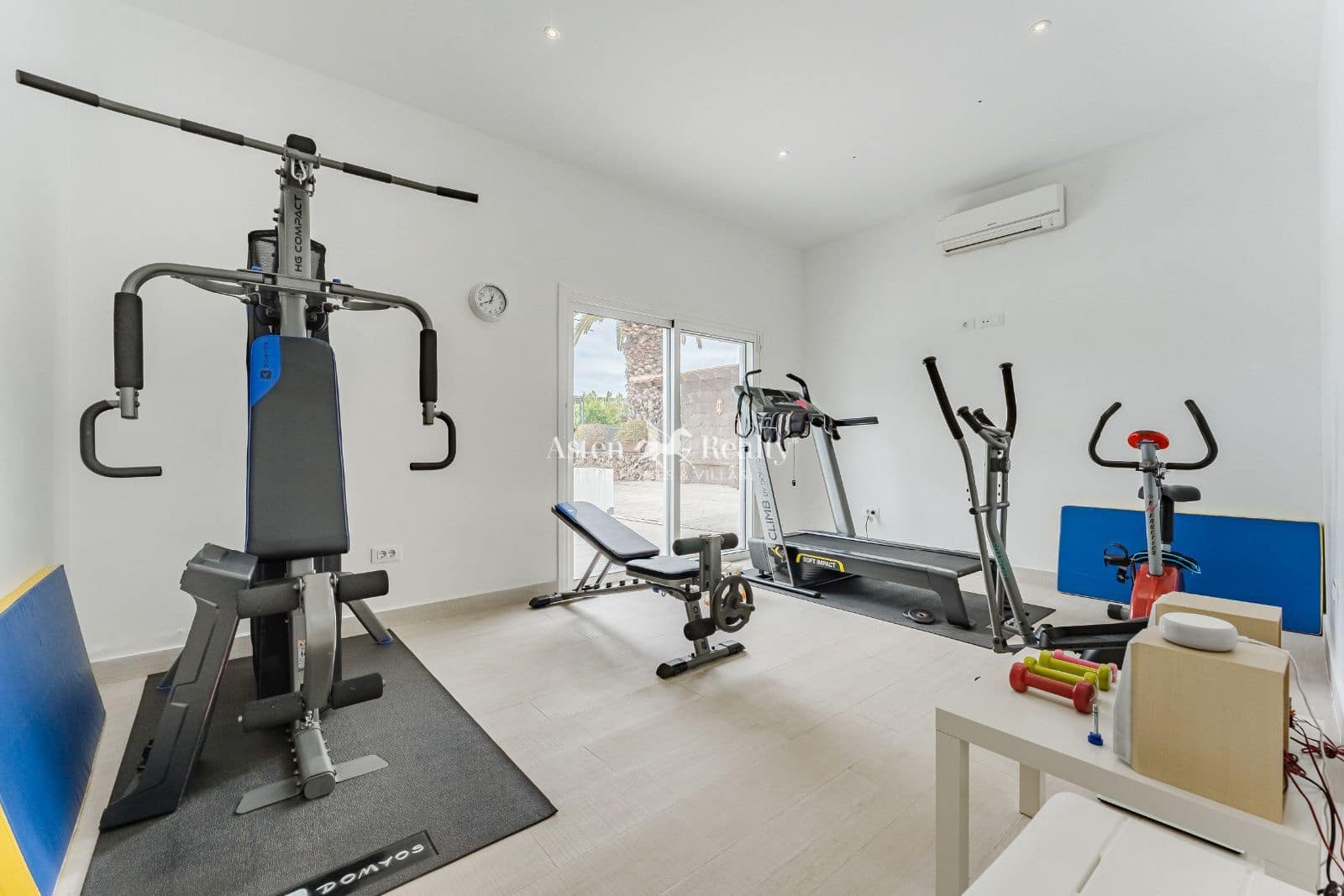 5 bedroom Townhouse for sale in Los Cristianos with pool garage - € 1,700,000 (Ref: 8940816)