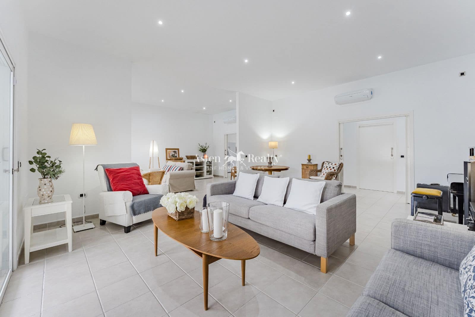 5 bedroom Townhouse for sale in Los Cristianos with pool garage - € 1,700,000 (Ref: 8940816)