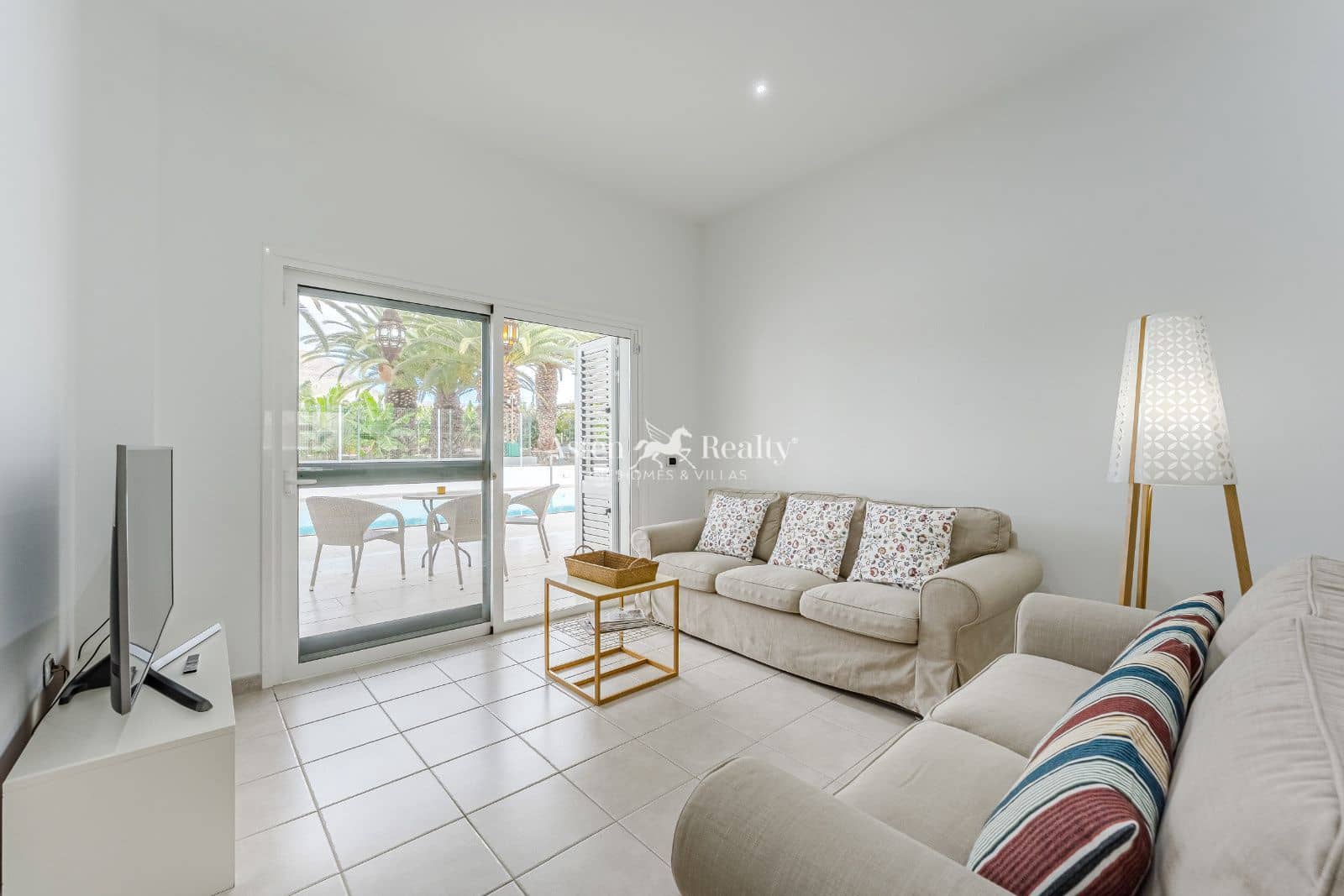 5 bedroom Townhouse for sale in Los Cristianos with pool garage - € 1,700,000 (Ref: 8940816)