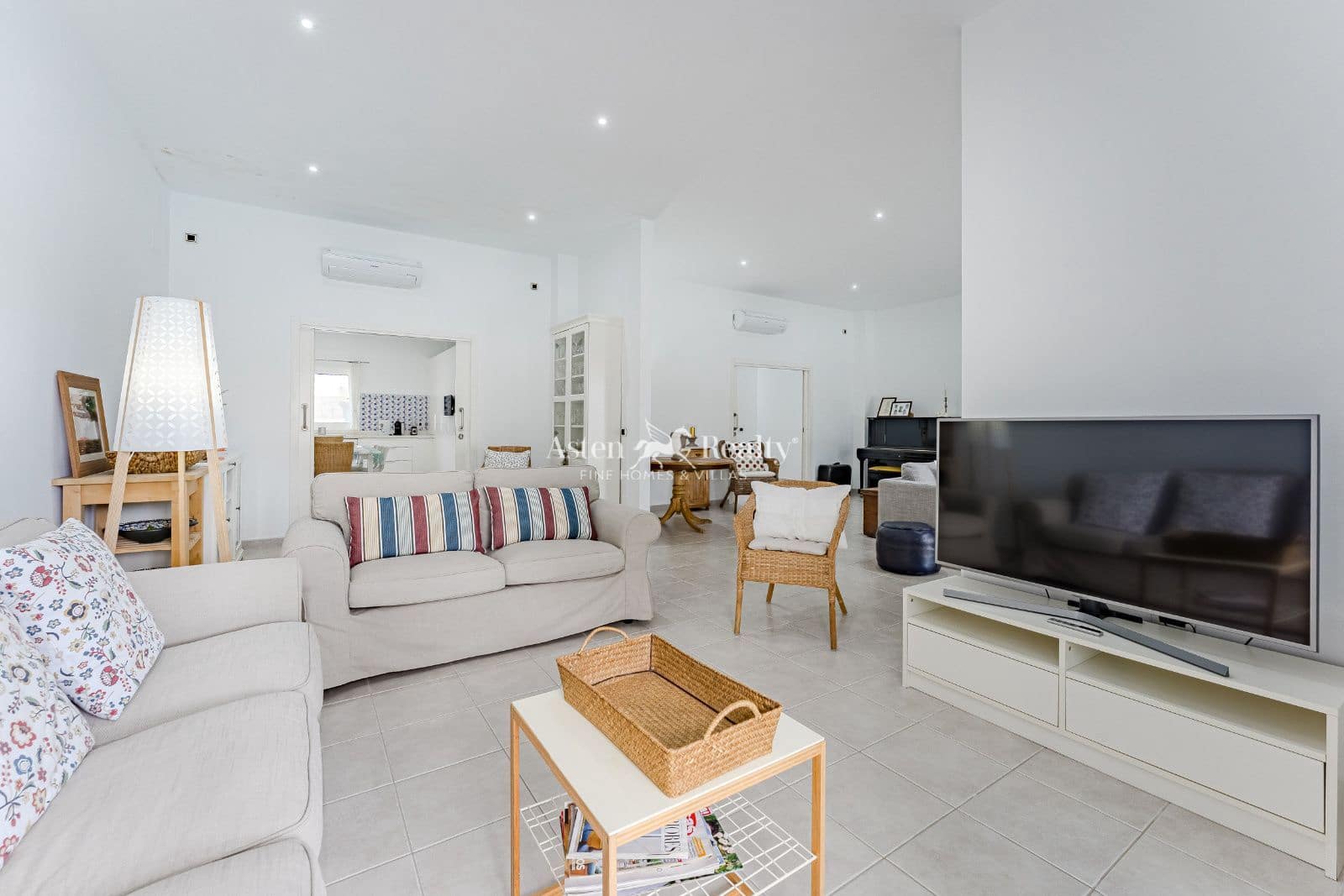 5 bedroom Townhouse for sale in Los Cristianos with pool garage - € 1,700,000 (Ref: 8940816)