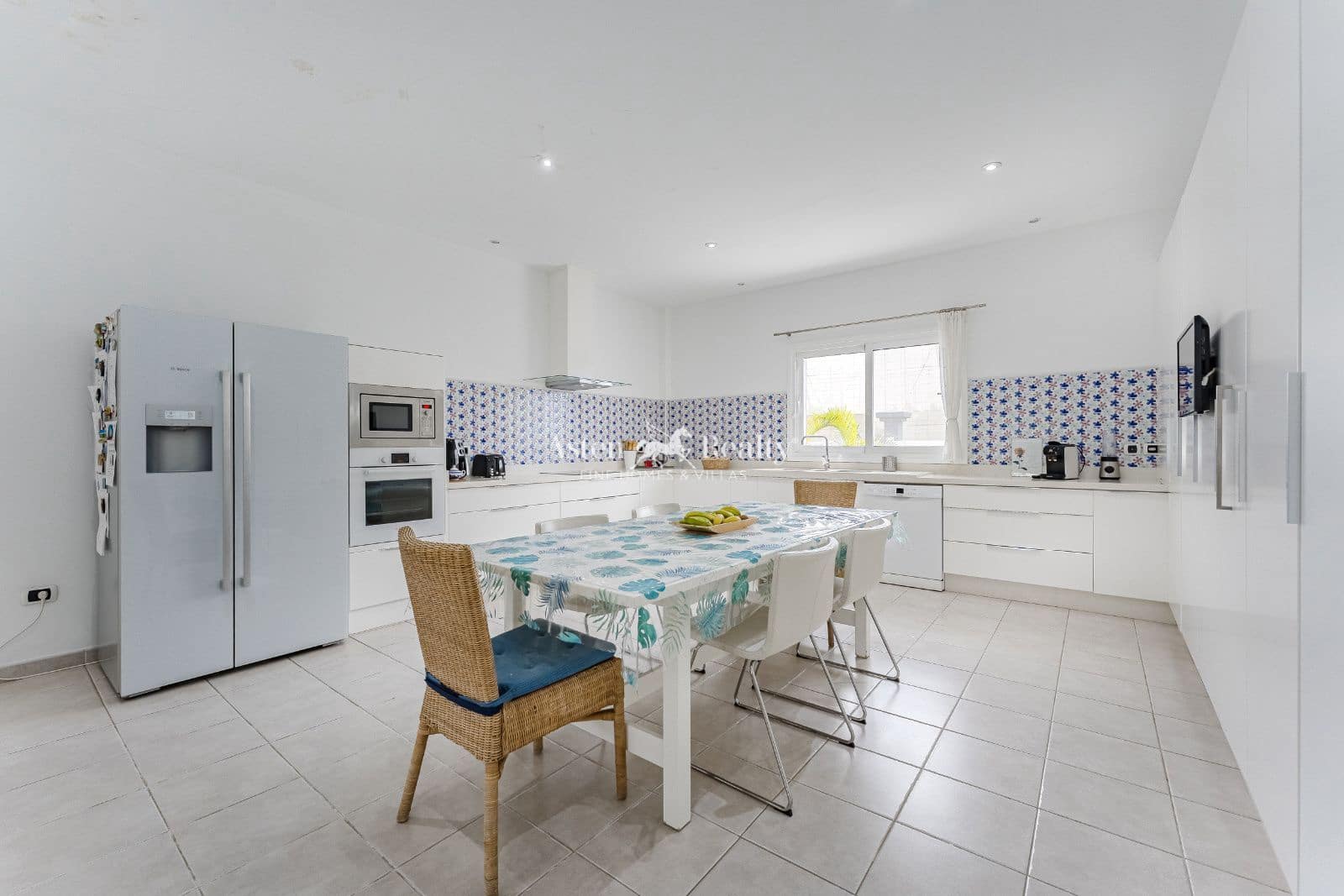 5 bedroom Townhouse for sale in Los Cristianos with pool garage - € 1,700,000 (Ref: 8940816)