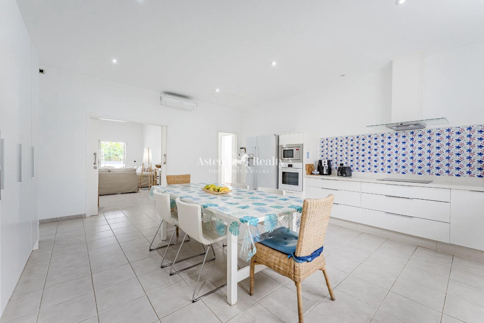 5 bedroom Townhouse for sale in Los Cristianos with pool garage - € 1,700,000 (Ref: 8940816)