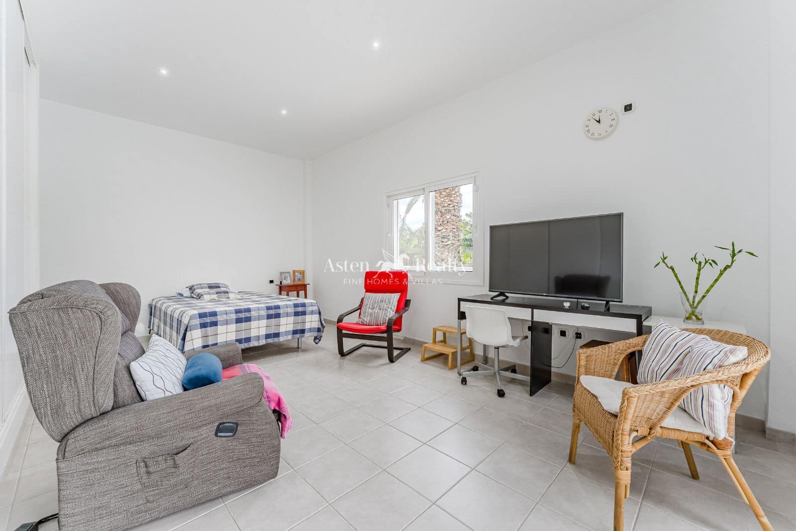 5 bedroom Townhouse for sale in Los Cristianos with pool garage - € 1,700,000 (Ref: 8940816)