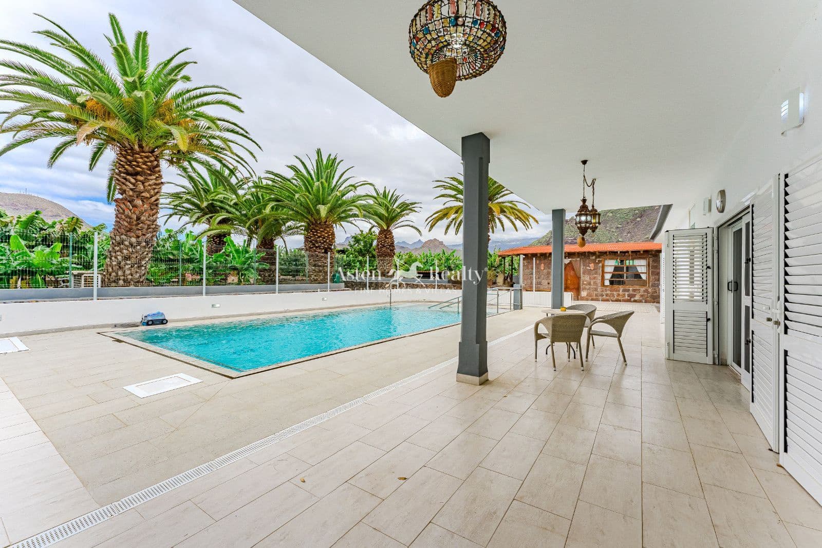 5 bedroom Townhouse for sale in Los Cristianos with pool garage - € 1,700,000 (Ref: 8940816)