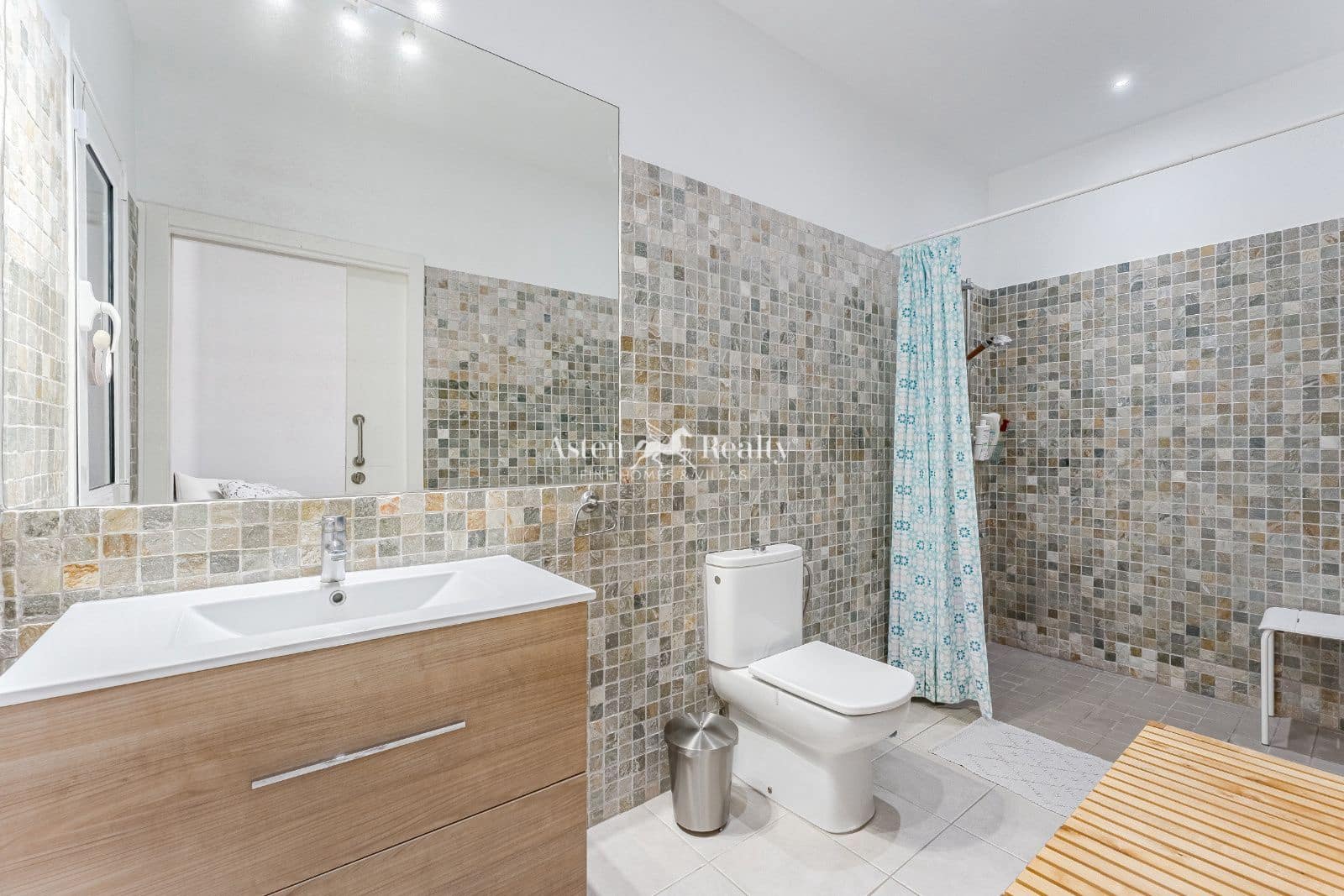 5 bedroom Townhouse for sale in Los Cristianos with pool garage - € 1,700,000 (Ref: 8940816)