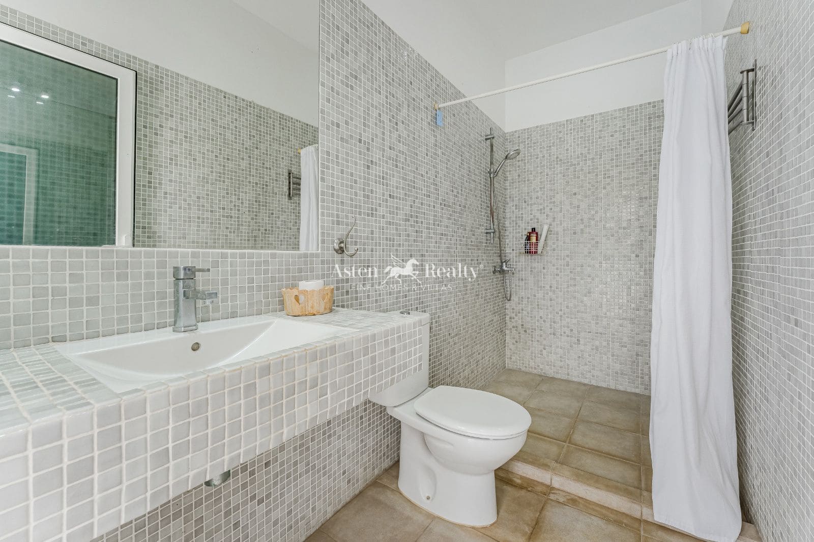 5 bedroom Townhouse for sale in Los Cristianos with pool garage - € 1,700,000 (Ref: 8940816)