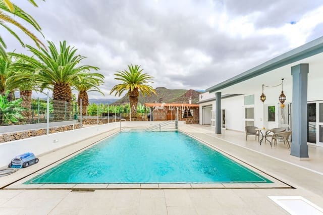 5 bedroom Townhouse for sale in Los Cristianos, Arona with pool garage - € 1,700,000 (Ref: 8940816)