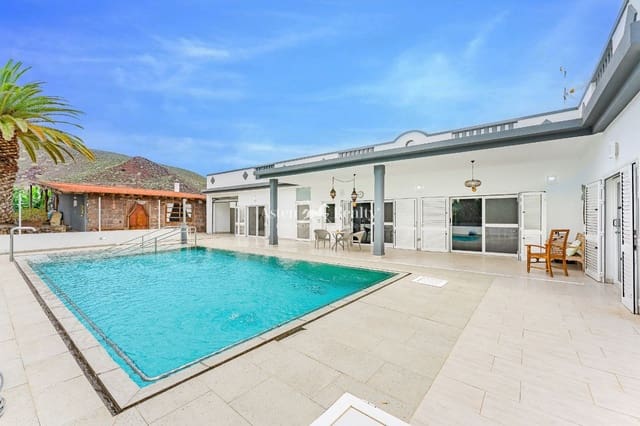 5 bedroom Townhouse for sale in Guaza, Arona with pool garage - € 1,800,000 (Ref: 8940816)