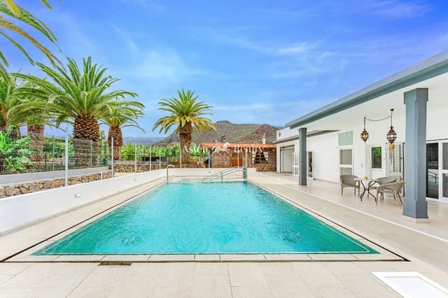 5 bedroom Townhouse for sale in Guaza, Arona with pool garage - € 1,800,000 (Ref: 8940816)
