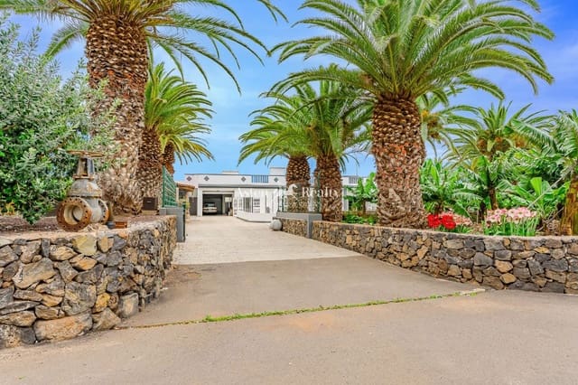 5 bedroom Townhouse for sale in Guaza, Arona with pool garage - € 1,800,000 (Ref: 8940816)