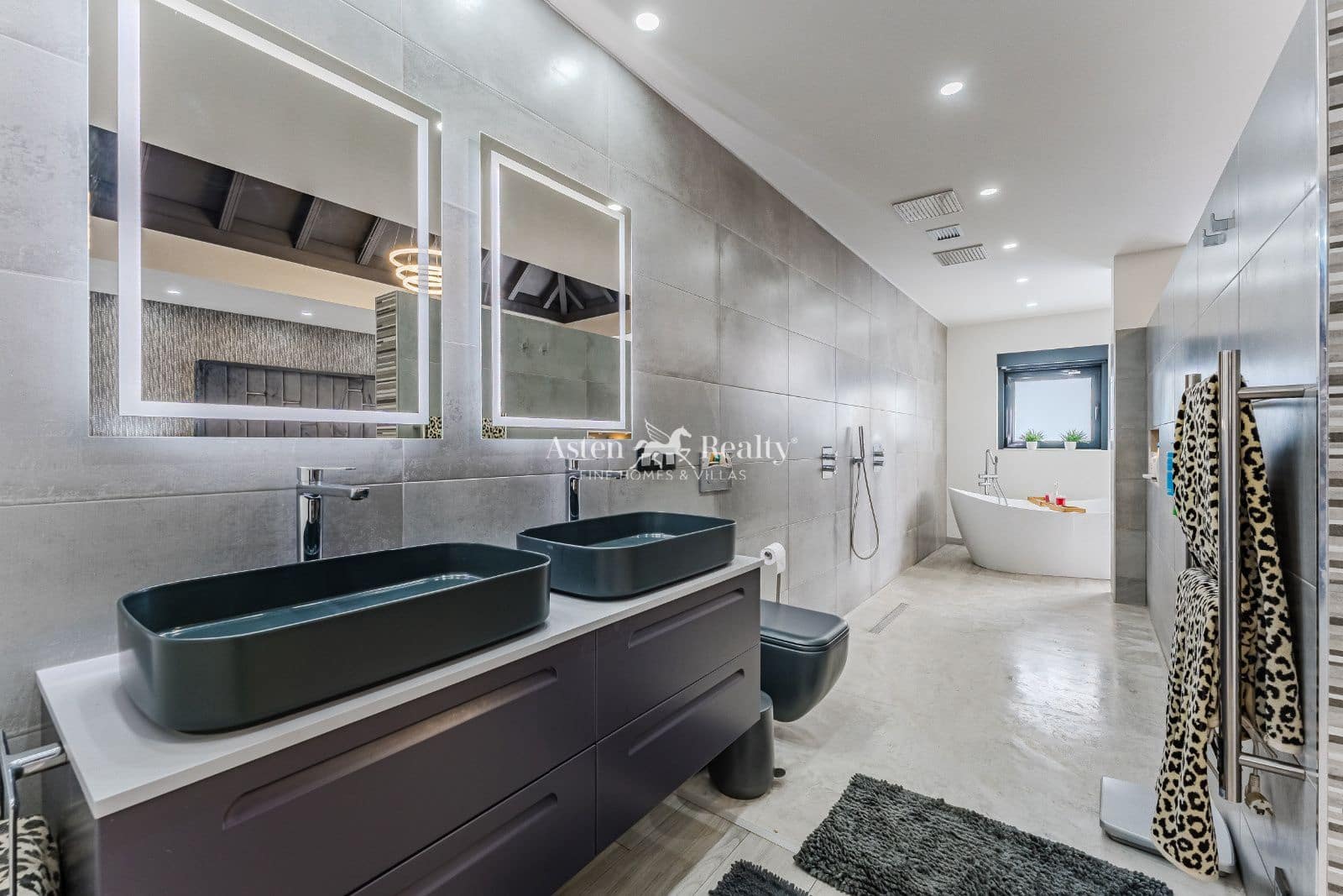 2 soverom Hus til salgs i San Miguel de Abona med svømmebasseng garasje - € 2 100 000 (Ref: 8940817)