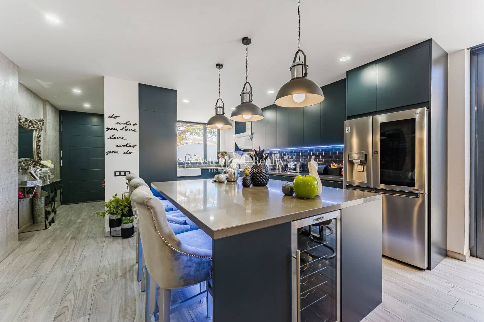 2 soverom Hus til salgs i San Miguel de Abona med svømmebasseng garasje - € 2 100 000 (Ref: 8940817)