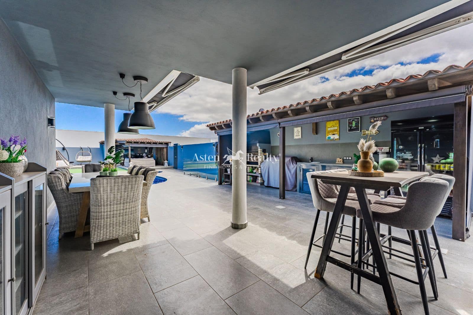 2 soverom Hus til salgs i San Miguel de Abona med svømmebasseng garasje - € 2 100 000 (Ref: 8940817)