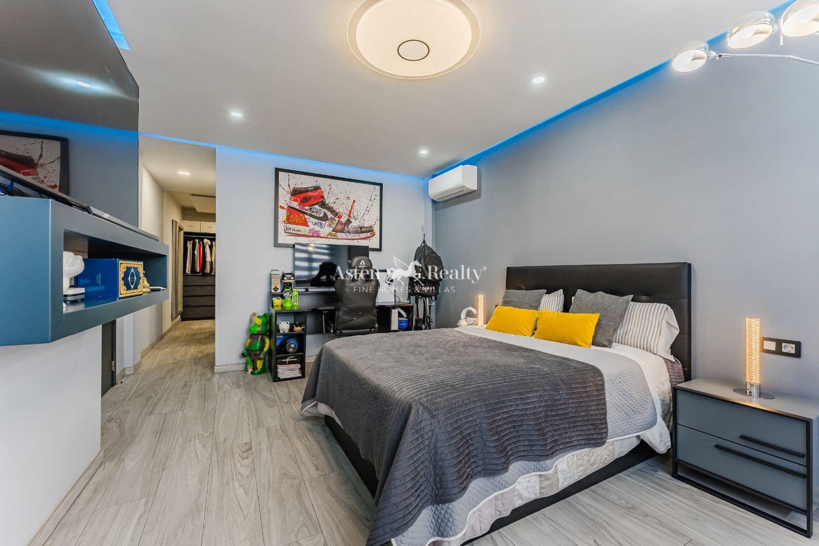 2 soverom Hus til salgs i San Miguel de Abona med svømmebasseng garasje - € 2 100 000 (Ref: 8940817)