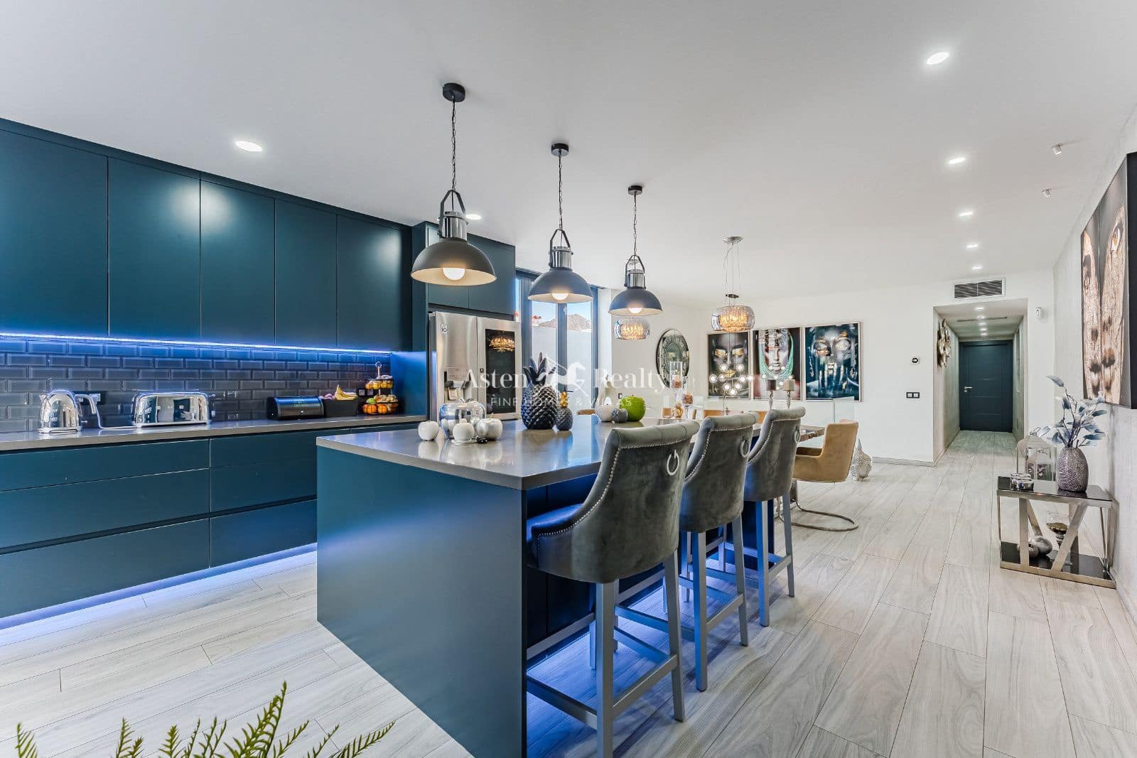 2 soverom Hus til salgs i San Miguel de Abona med svømmebasseng garasje - € 2 100 000 (Ref: 8940817)