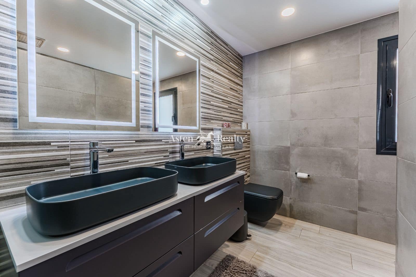 2 soverom Hus til salgs i San Miguel de Abona med svømmebasseng garasje - € 2 100 000 (Ref: 8940817)