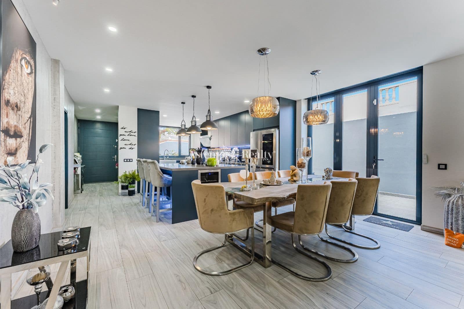 2 soverom Hus til salgs i San Miguel de Abona med svømmebasseng garasje - € 2 100 000 (Ref: 8940817)