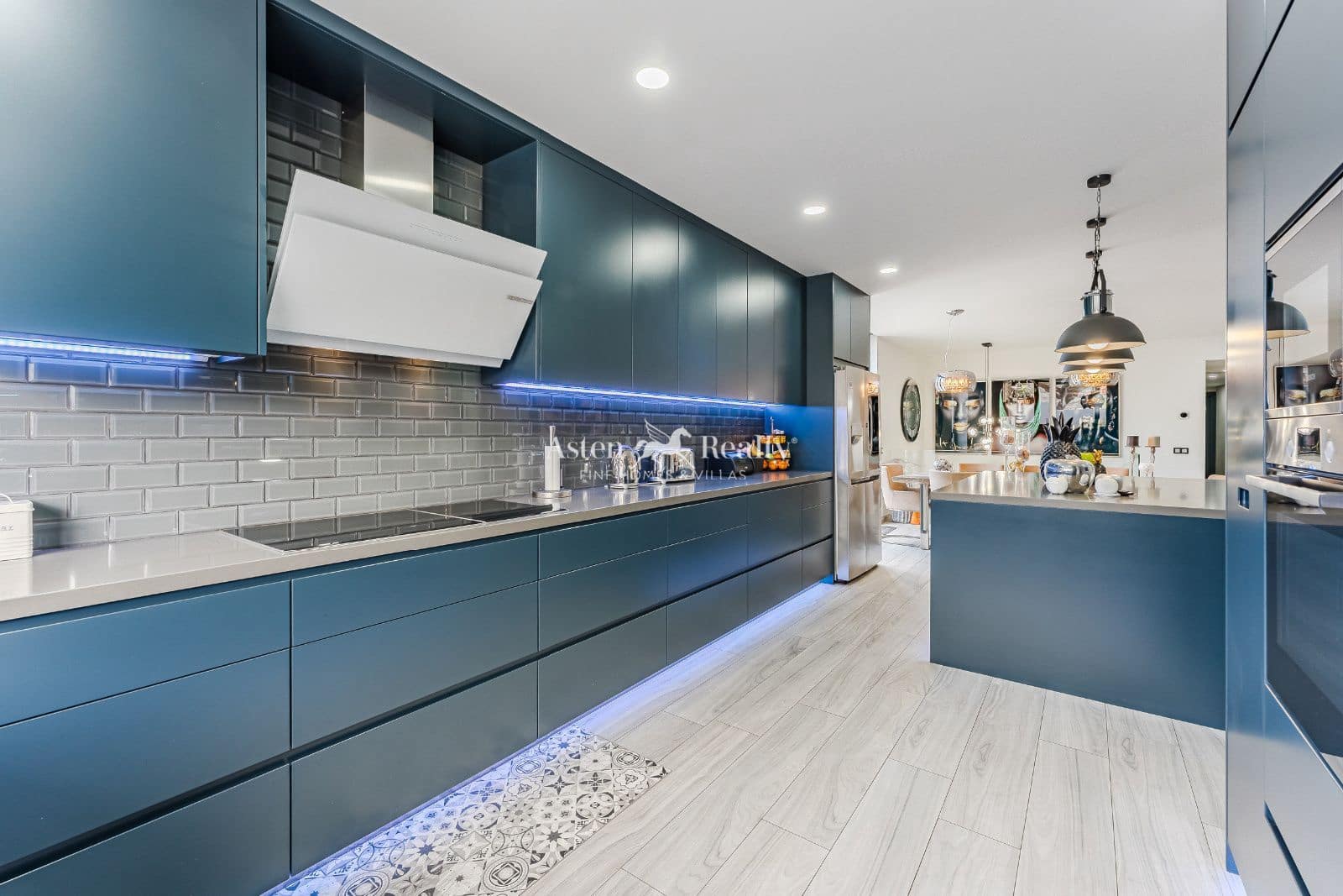 2 soverom Hus til salgs i San Miguel de Abona med svømmebasseng garasje - € 2 100 000 (Ref: 8940817)