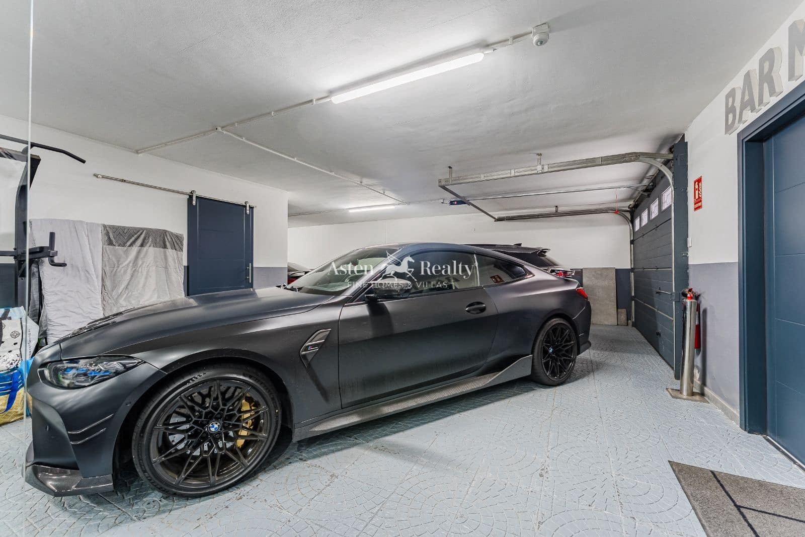 2 soverom Hus til salgs i San Miguel de Abona med svømmebasseng garasje - € 2 100 000 (Ref: 8940817)