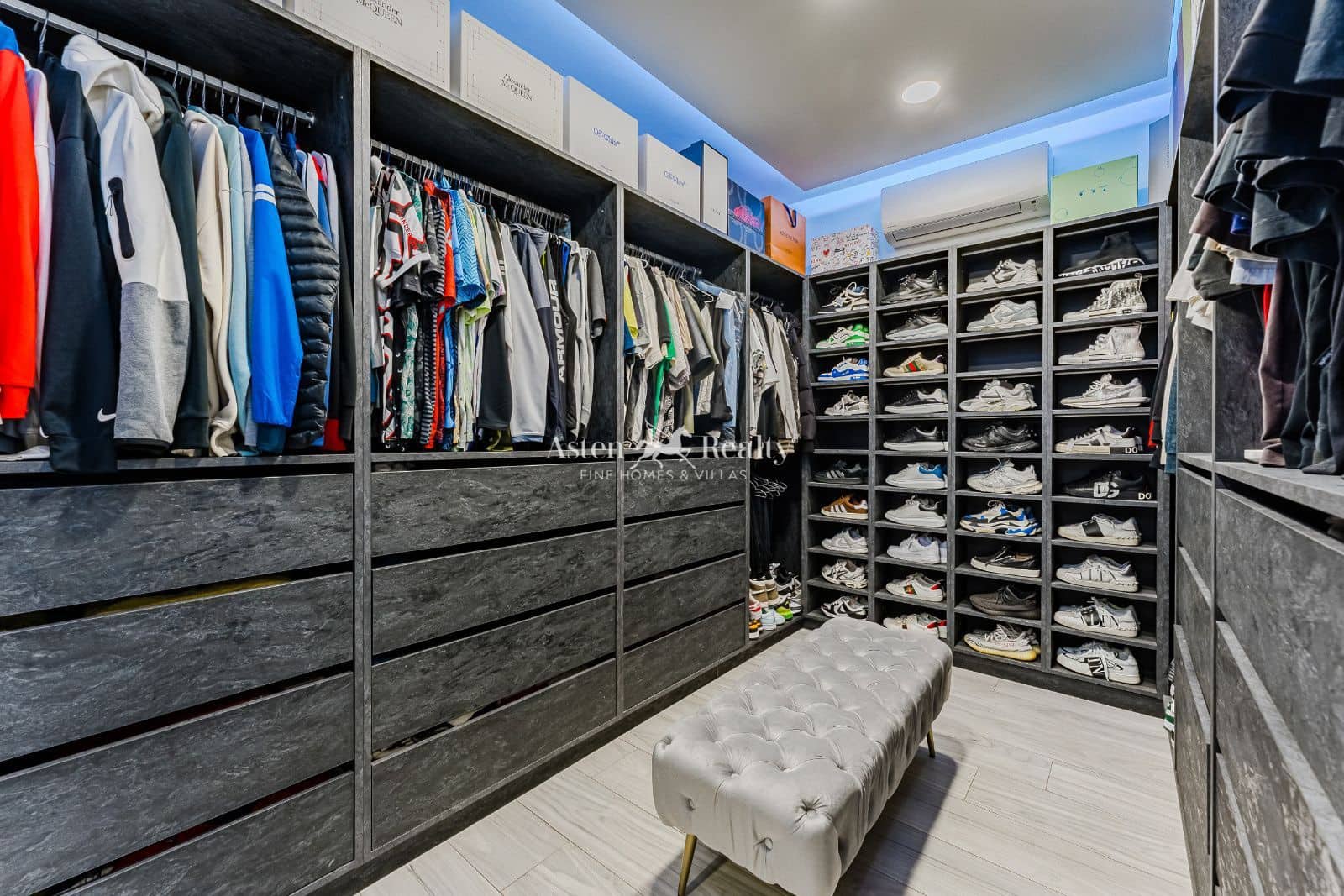 2 soverom Hus til salgs i San Miguel de Abona med svømmebasseng garasje - € 2 100 000 (Ref: 8940817)