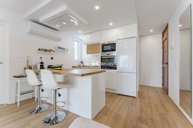 2 chambre Penthouse à vendre à Playa de las Américas, Adeje avec piscine garage - 680 000 € (Ref: 8960895)