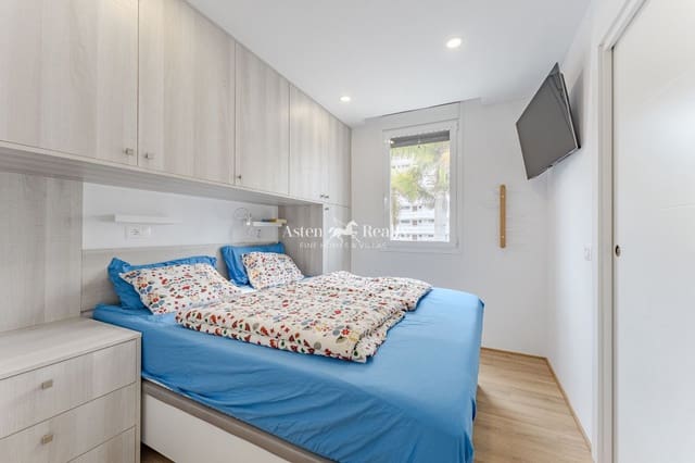 2 chambre Penthouse à vendre à Playa de las Américas, Adeje avec piscine garage - 680 000 € (Ref: 8960895)