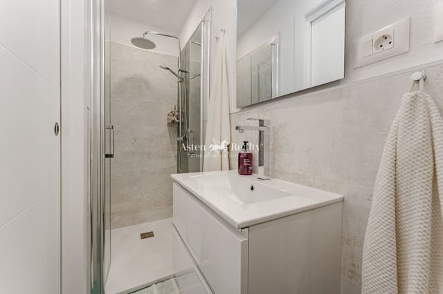 2 chambre Penthouse à vendre à Playa de las Américas, Adeje avec piscine garage - 680 000 € (Ref: 8960895)