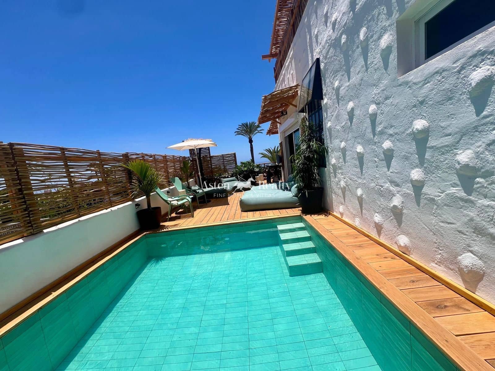 5 soverom Hus til salgs i Chayofa med svømmebasseng garasje - € 1 350 000 (Ref: 8973403)