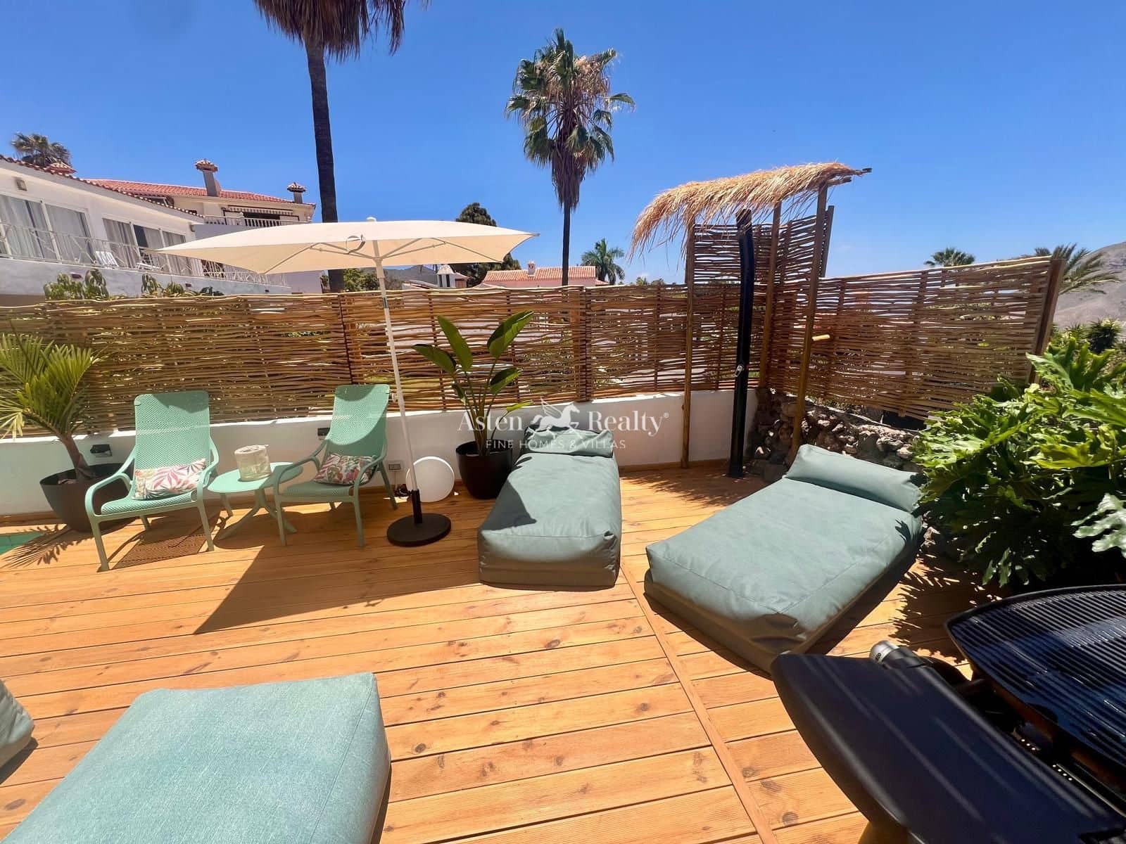 5 soverom Hus til salgs i Chayofa med svømmebasseng garasje - € 1 350 000 (Ref: 8973403)