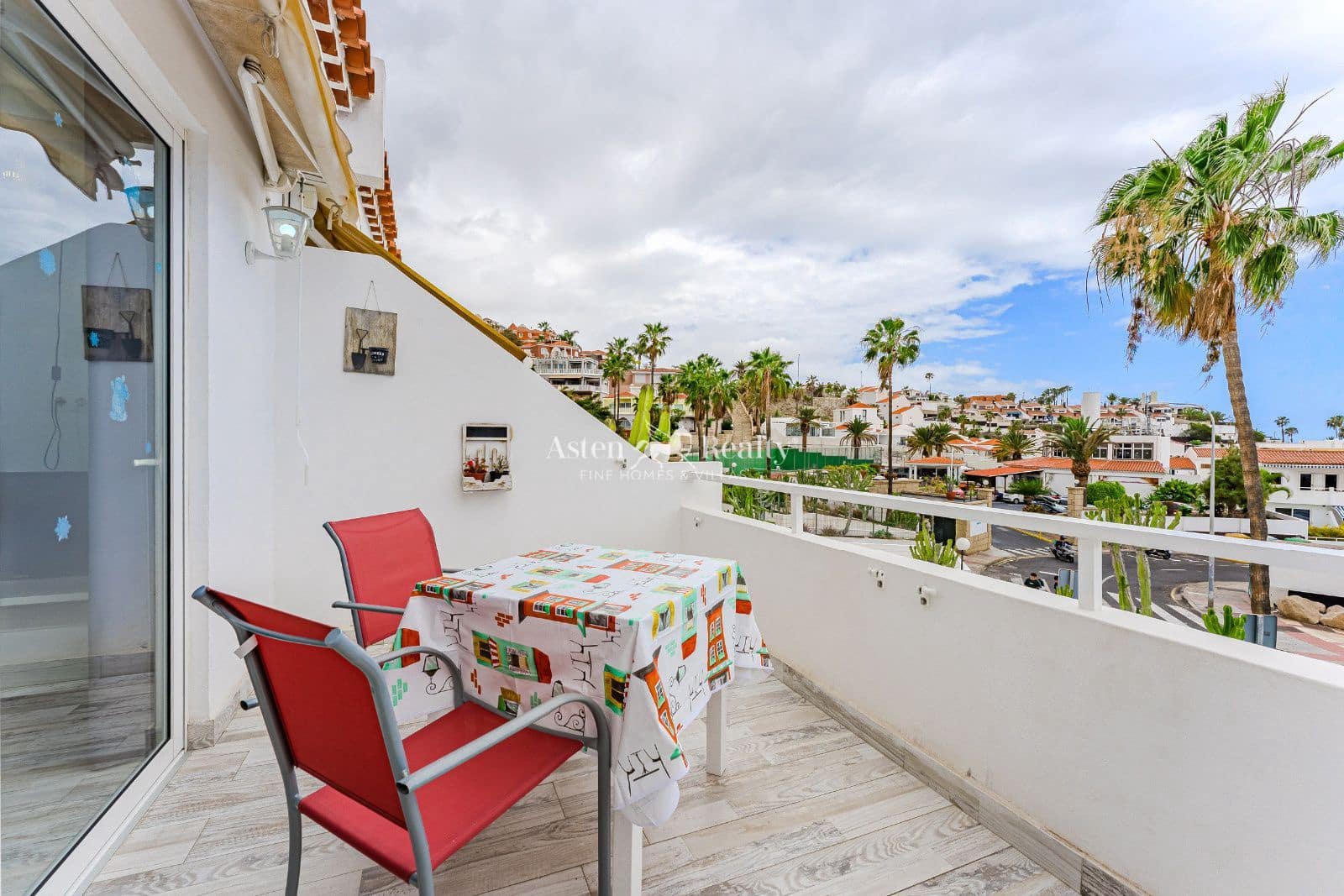 1 chambre Appartement à vendre à Costa Adeje avec piscine - 270 000 € (Ref: 8973672)