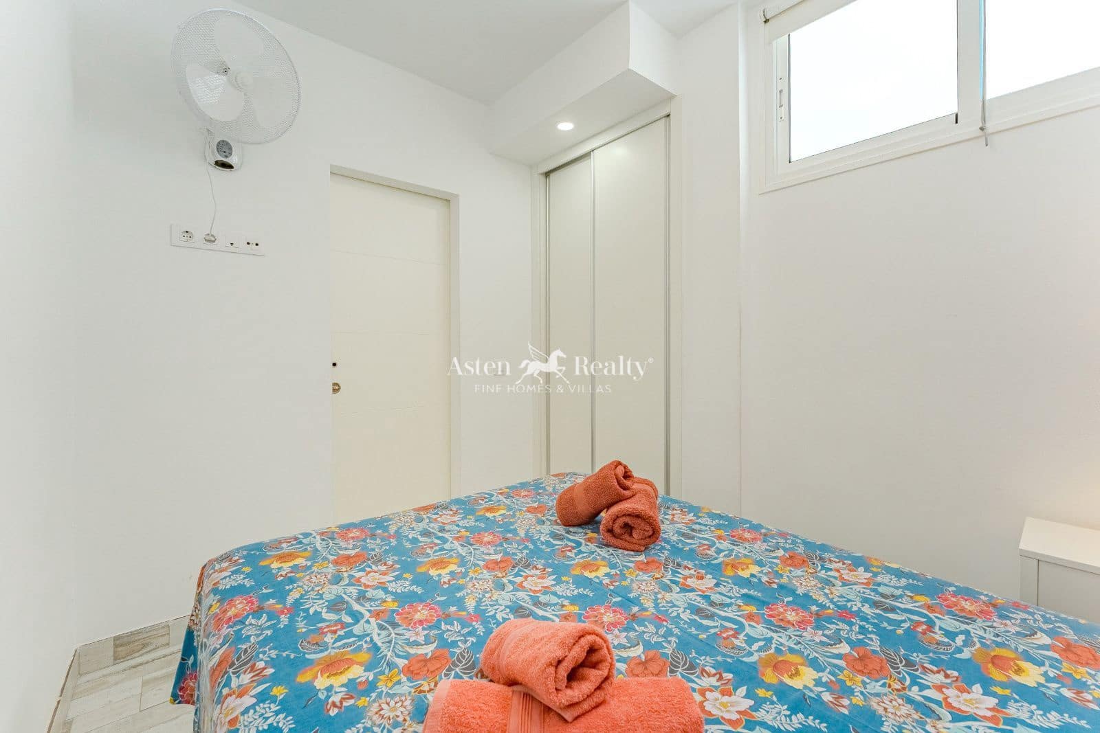 1 chambre Appartement à vendre à Costa Adeje avec piscine - 270 000 € (Ref: 8973672)