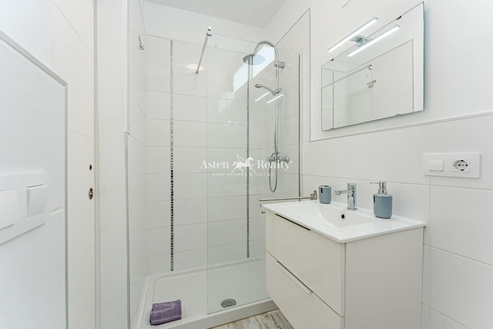 1 chambre Appartement à vendre à Costa Adeje avec piscine - 270 000 € (Ref: 8973672)