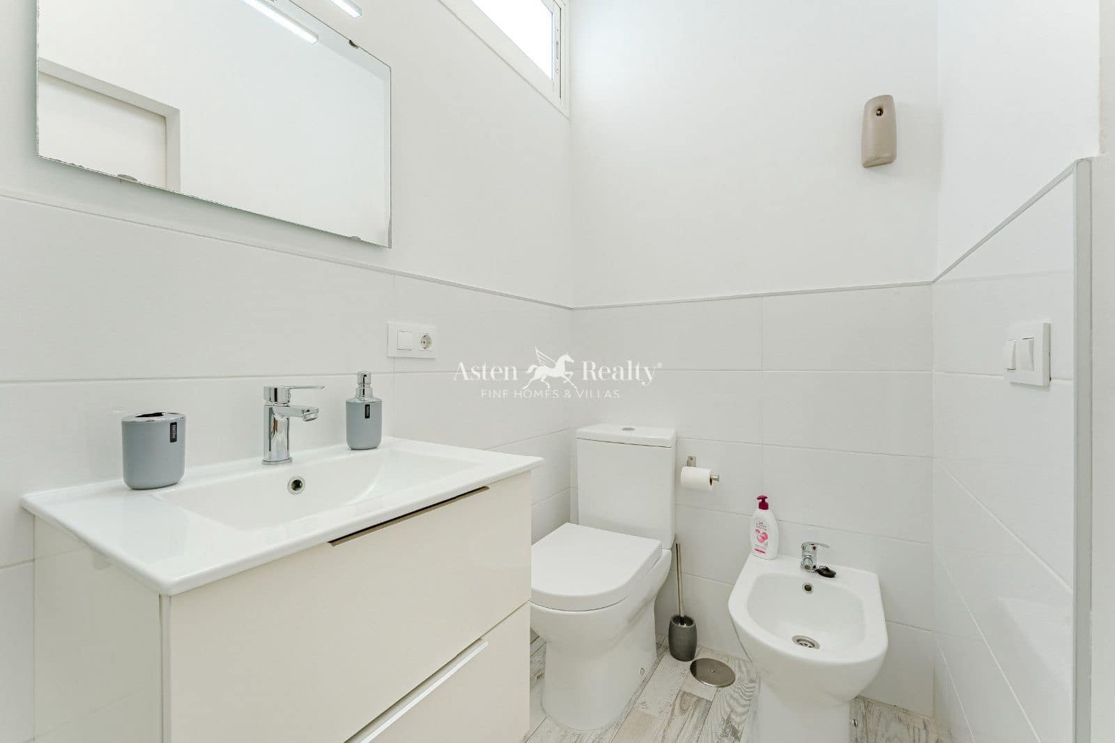 1 chambre Appartement à vendre à Costa Adeje avec piscine - 270 000 € (Ref: 8973672)