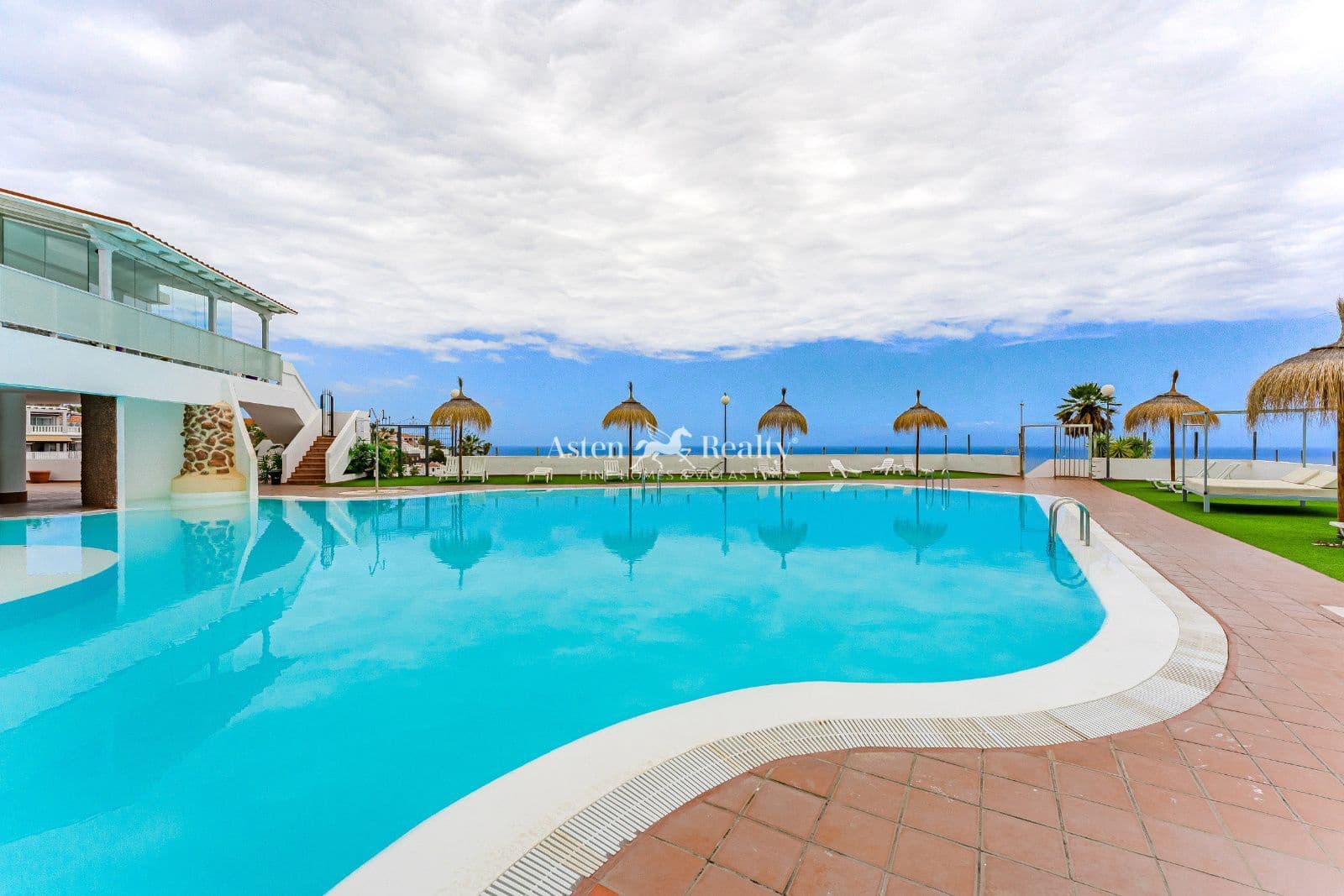 1 chambre Appartement à vendre à Costa Adeje avec piscine - 270 000 € (Ref: 8973672)