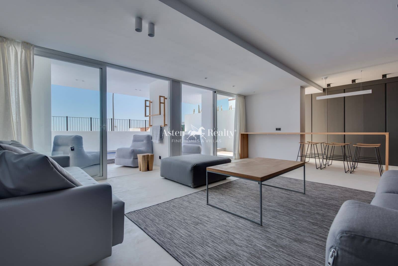 3 bedroom Villa for rent in Costa Adeje with pool garage - € 6,500 (Ref: 8986421)