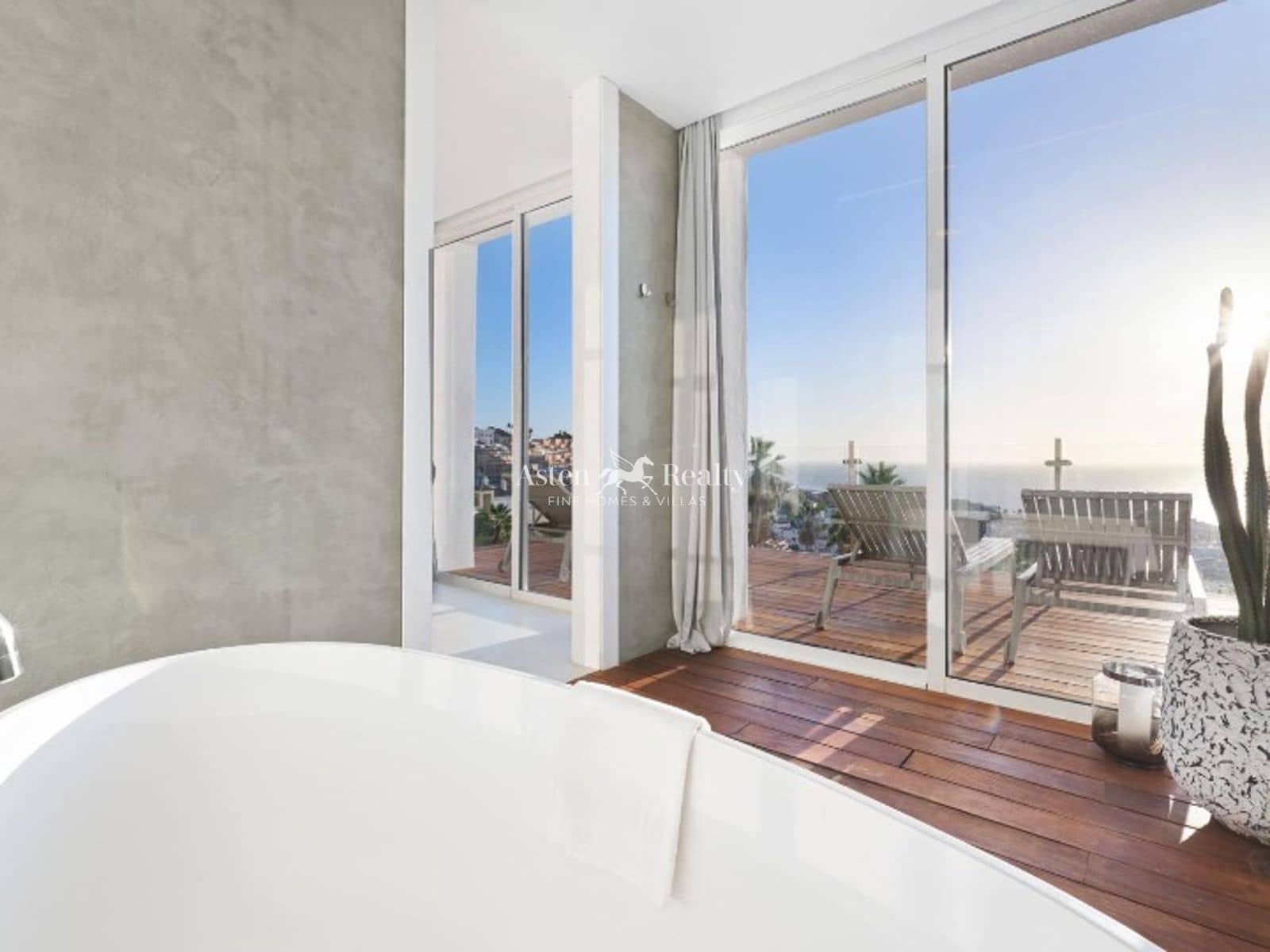 3 bedroom Villa for rent in Costa Adeje with pool garage - € 6,500 (Ref: 8986421)