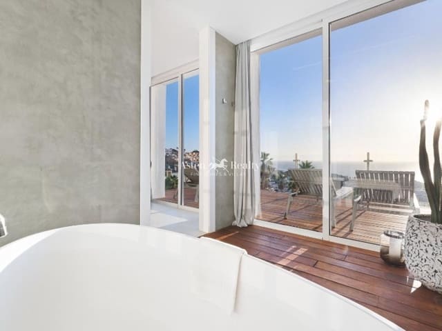 3 makuuhuone Huvila vuokrattavana paikassa San Eugenio Alto, Adeje mukana uima-altaan 
autotalli - 6 500 € (Ref: 8986421)