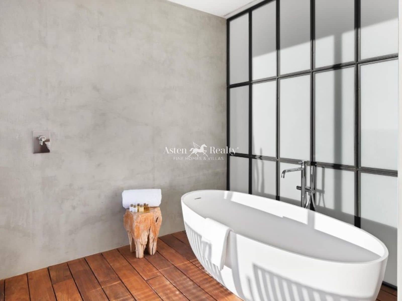 3 bedroom Villa for rent in Costa Adeje with pool garage - € 6,500 (Ref: 8986421)