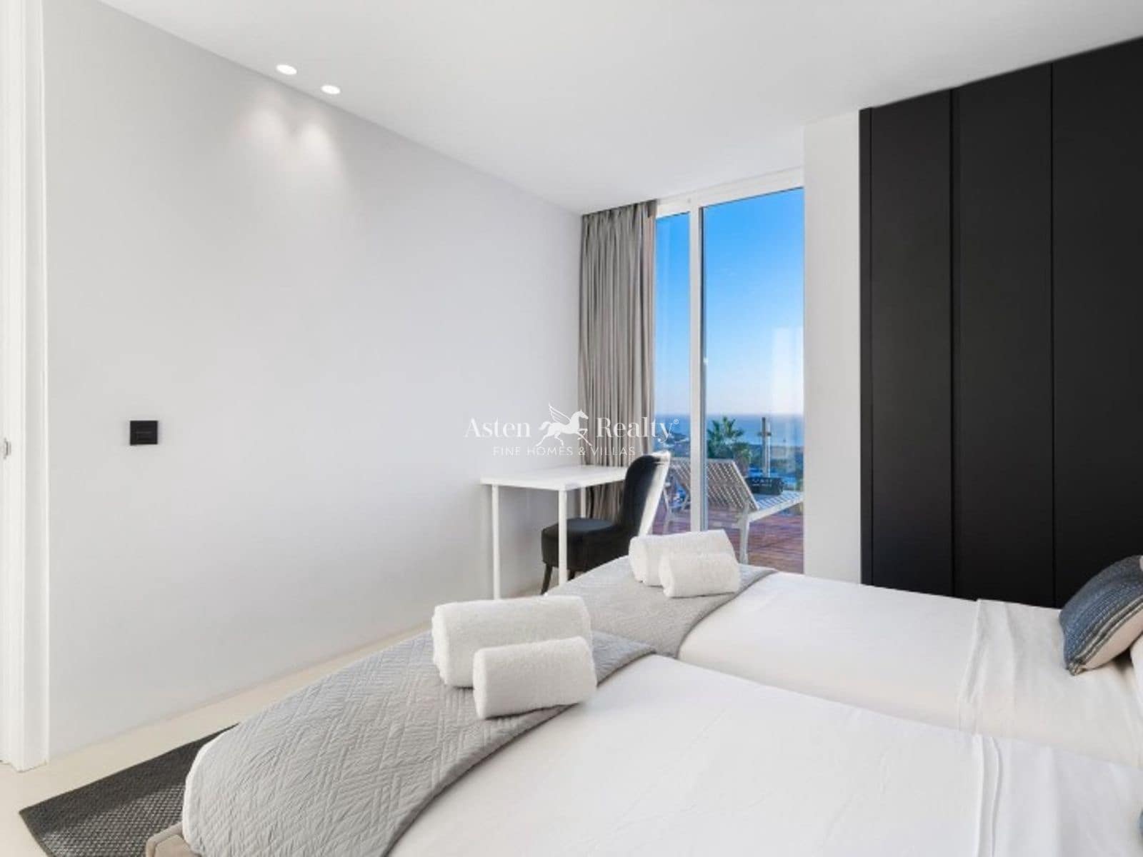 3 bedroom Villa for rent in Costa Adeje with pool garage - € 6,500 (Ref: 8986421)