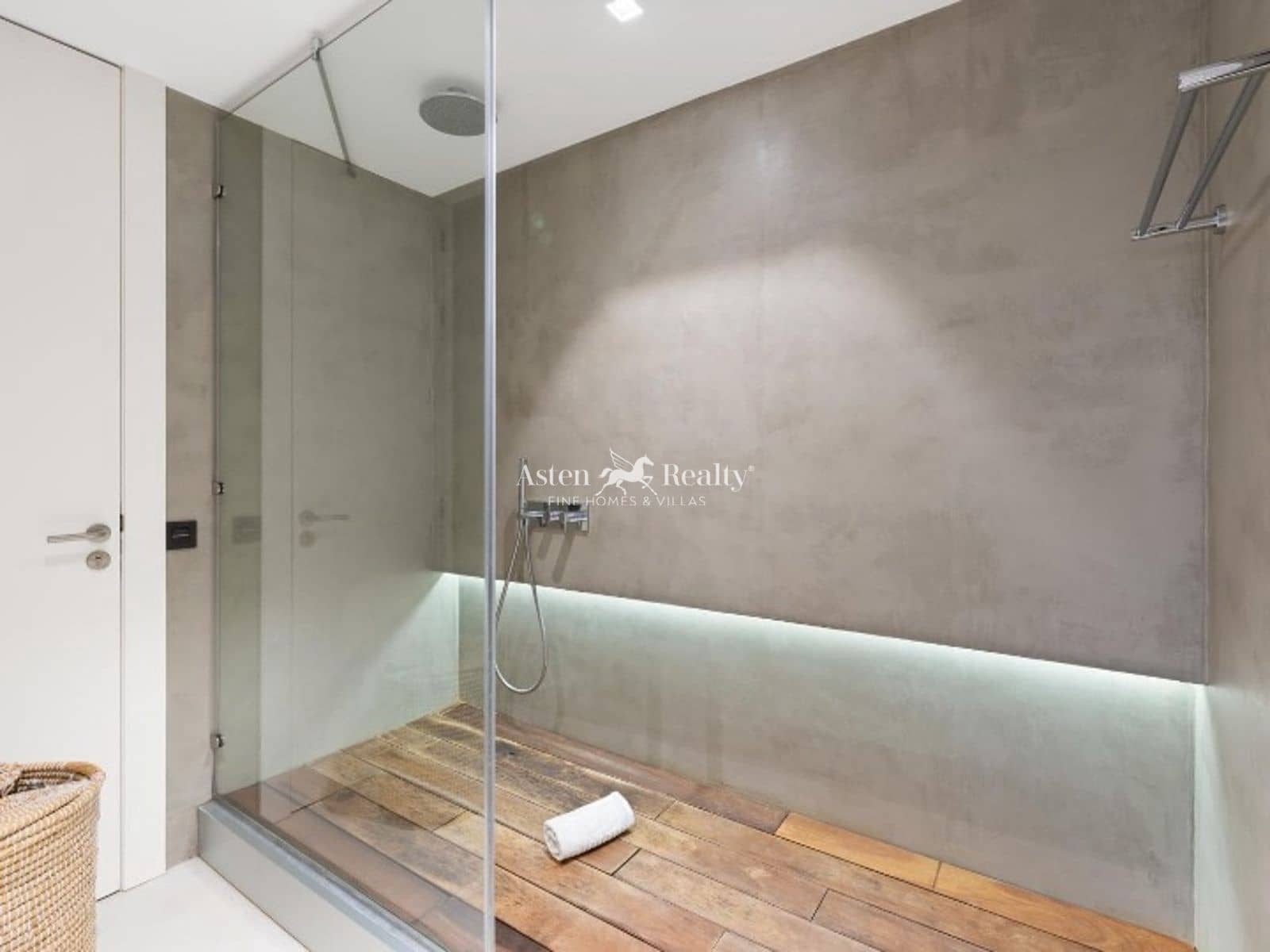 3 bedroom Villa for rent in Costa Adeje with pool garage - € 6,500 (Ref: 8986421)