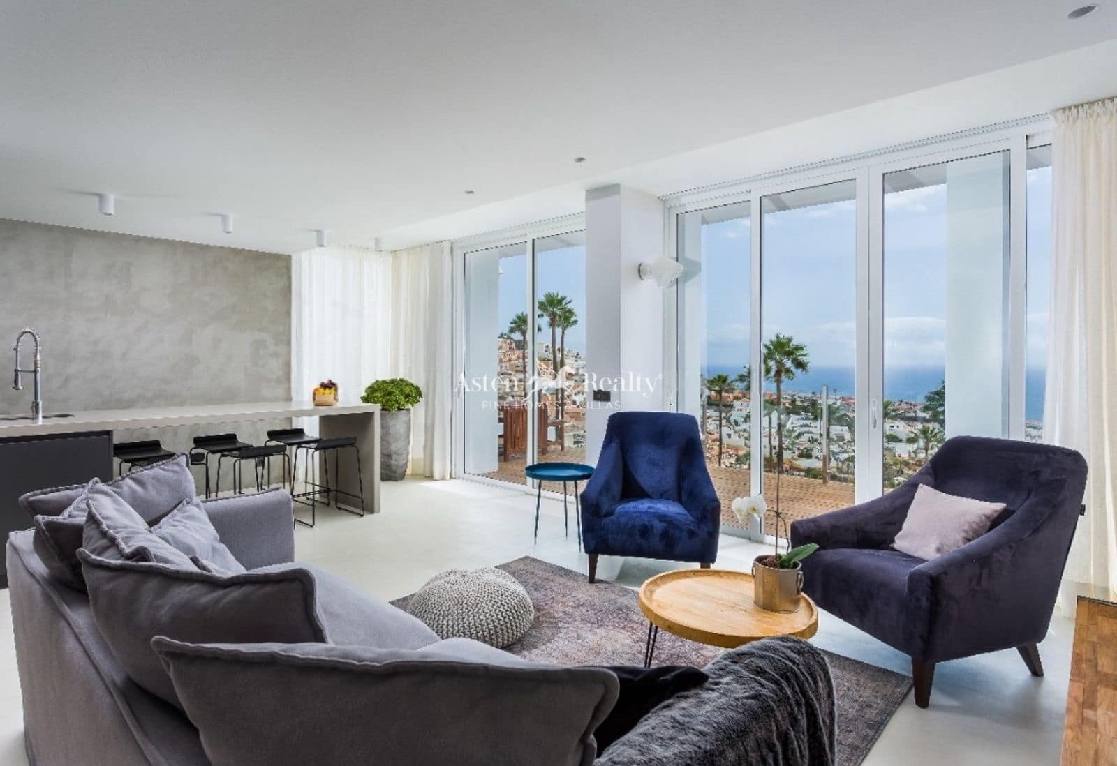 3 bedroom Villa for rent in Costa Adeje with pool garage - € 6,500 (Ref: 8986421)