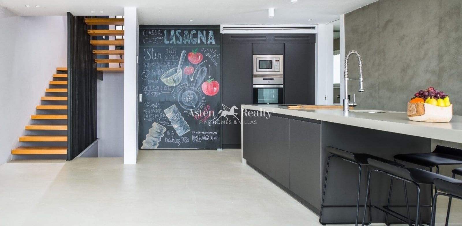 3 bedroom Villa for rent in Costa Adeje with pool garage - € 6,500 (Ref: 8986421)