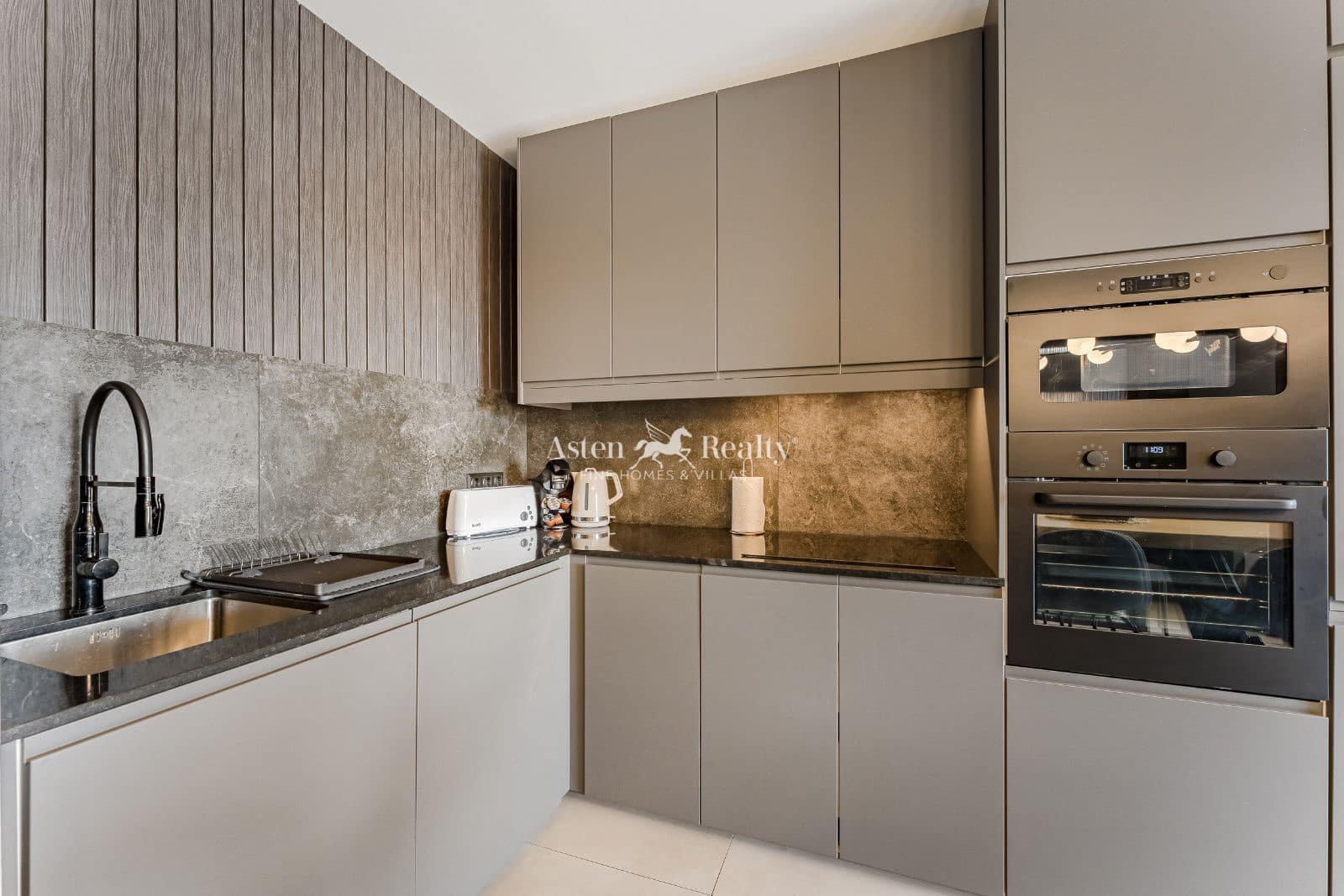 2 soverom Leilighet til salgs i Playa Paraiso med svømmebasseng - € 350 000 (Ref: 8992836)